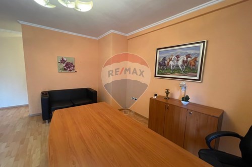 Tirane, jepet me qera apartament 1+1 Kati 0, 75 m² 600 € (Stadiumi Dinamo)