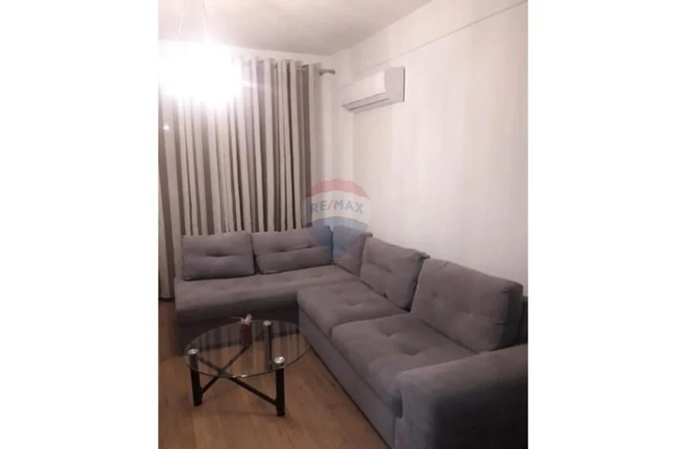 Tirane, jepet me qera apartament 1+1+Ballkon Kati 5, 78 m² 800 € 