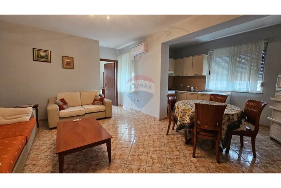 Tirane, jepet me qera apartament 1+1 , 70 m² 600 € 