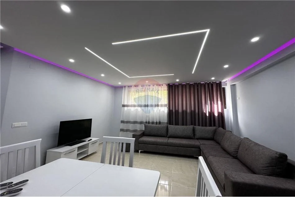 Tirane, jepet me qera apartament 2+1+Ballkon , 90 m² 600 € (Kopshti Botanik)