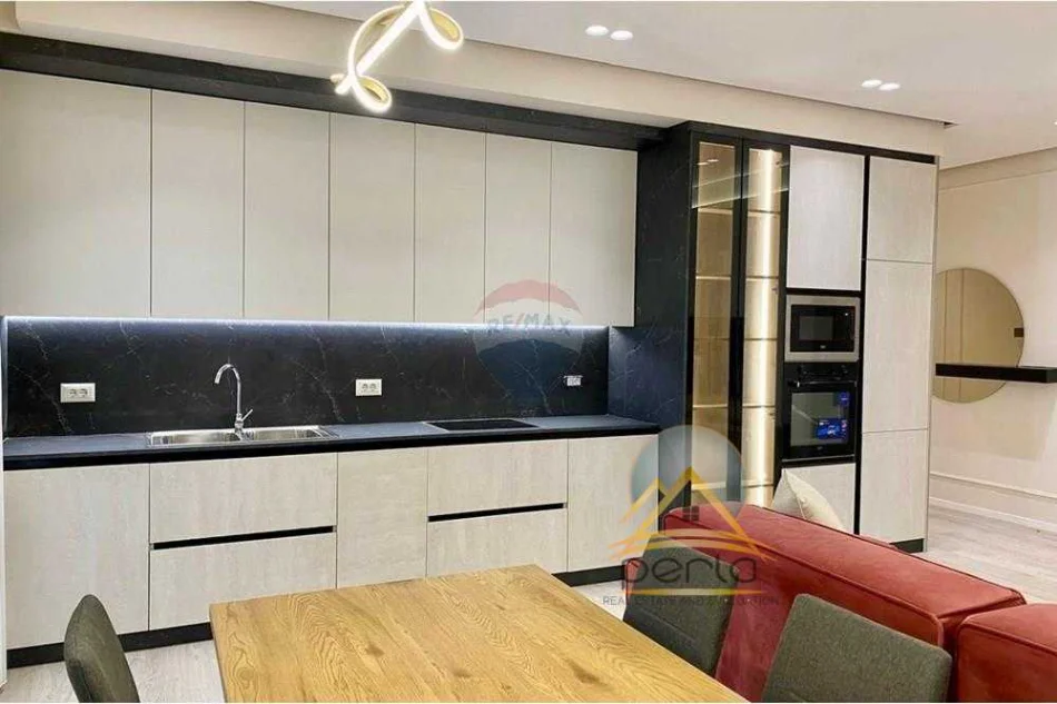 Jepet apartament me qira 2+1 me post parkimi tek Delijorgji