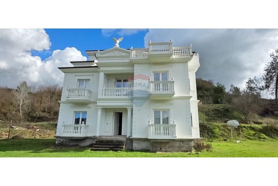 Tirane, shitet Vile 2 Katshe , 450 m² 650.000 € (Pezë, Tiranë)