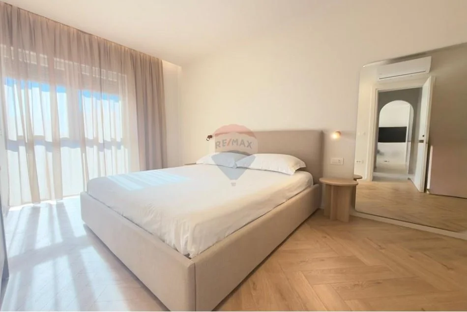 Tirane, jepet me qera 2+1+Ballkon , 800 € 