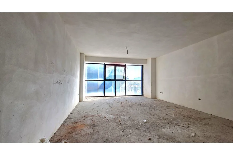 Vlore - Lungomare, shitet apartament 2+1+Ballkon Kati 3, 124 m² (Rruga Cameria, Lungomare, Vlore)