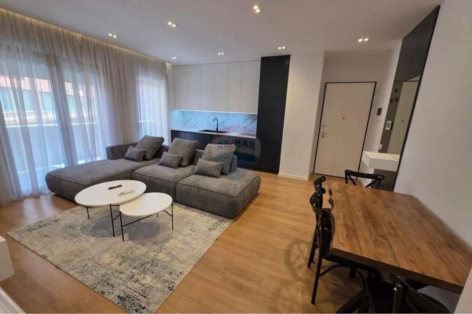 Shqiperi, jepet me qera apartament 1+1 , 70 m² 1.000 € (kompleksi delijorgji)
