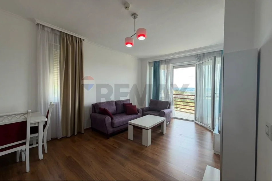 Tirane, shitet apartament 1+1 , (farke)