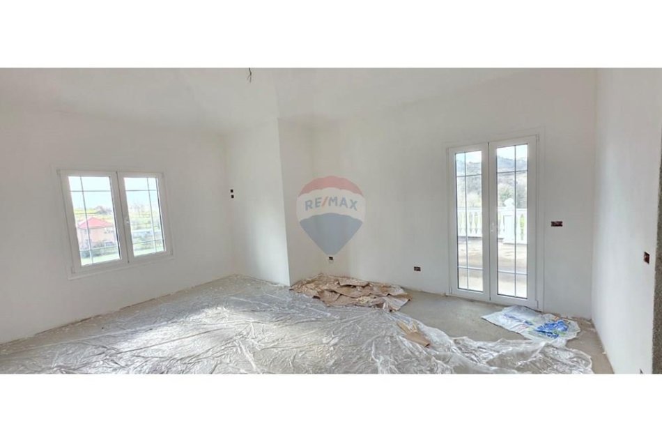 Tirane, shitet Vile 2 Katshe , 450 m² 650.000 € (Pezë, Tiranë)