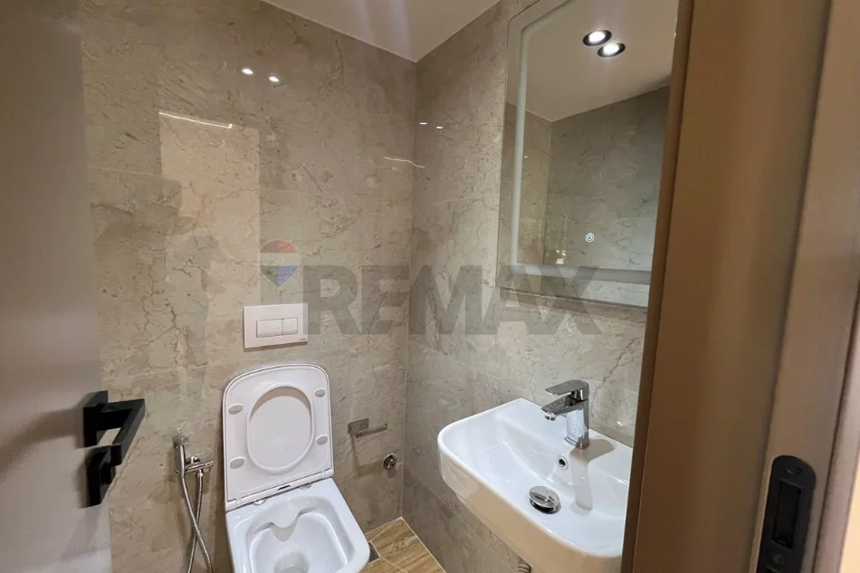 Vlore, jepet me qera dyqan Kati 0, 20 m² 350 € (Rruga Riza Salati, Vlore)