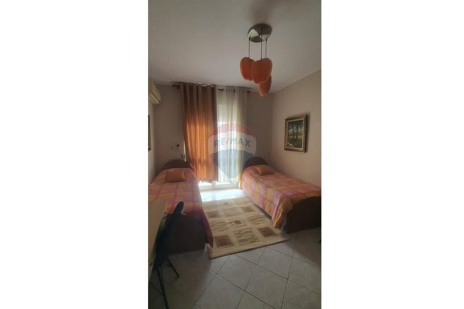 Tirane, jepet me qera apartament 2+1 , 100 m² 600 € 