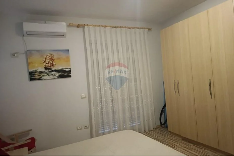 Tirane, jepet me qera apartament 2+1+Ballkon Kati 2, 81 m² 750 € (Rruga e Kavajes)