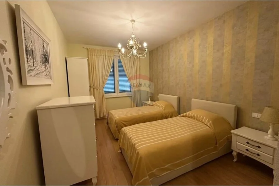 Tirane, jap me qera apartament 3+1 , 167 m² 1.800 € (Kodra e Diellit 1)