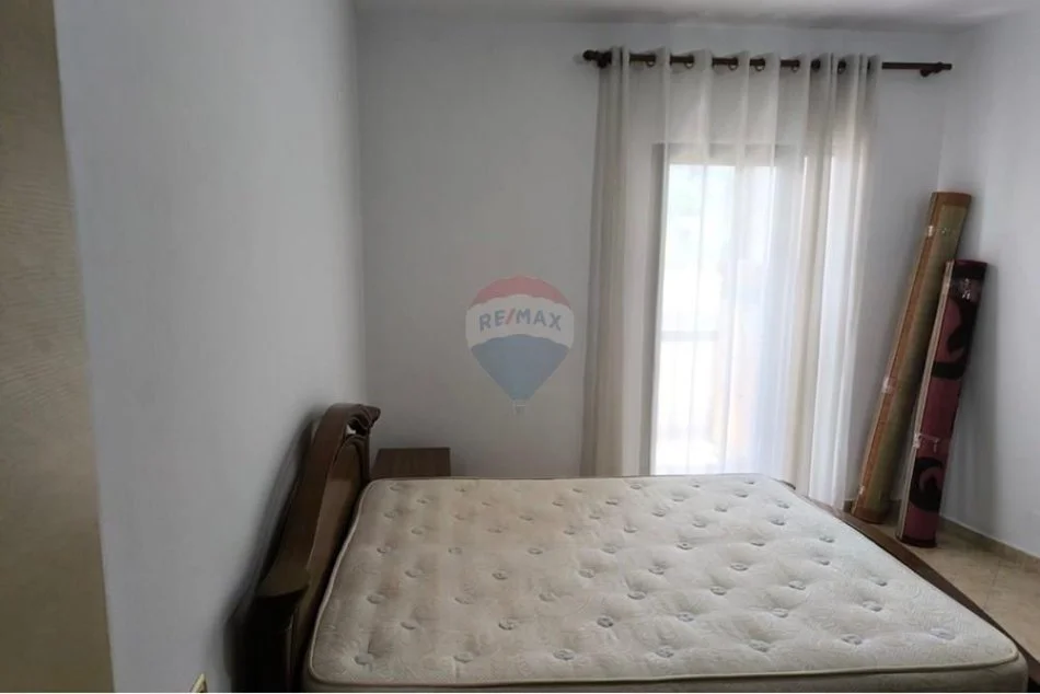 Tirane, jepet me qera apartament 1+1 , 65 m² 370 € (Rruga Besim Alla, Yzberisht, Tiranë)