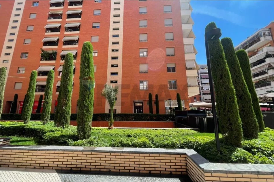 Tirane, jepet me qera apartament , 77 m² 700 € 