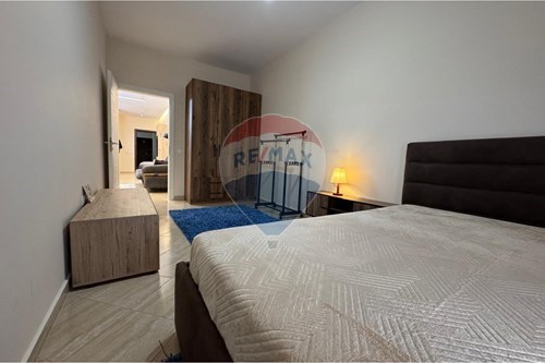 Jepet me qera apartament 2+1+Ballkon , 550 € (Fresku, Kompleks i Ri)