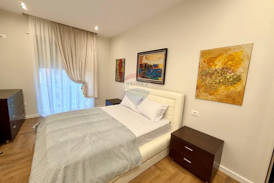 Tirane, jepet me qera apartament 2+1 Kati 5, 95 m² 945 € (Rruga Hoxha Tasim)