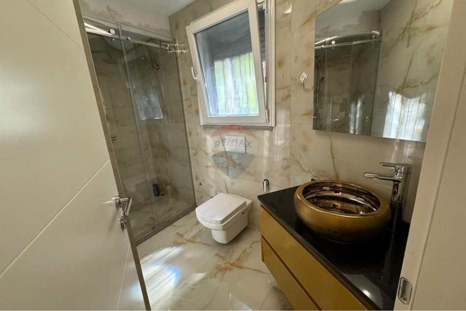 Tirane, jepet me qera apartament 2+1 , 75 m² 800 € 