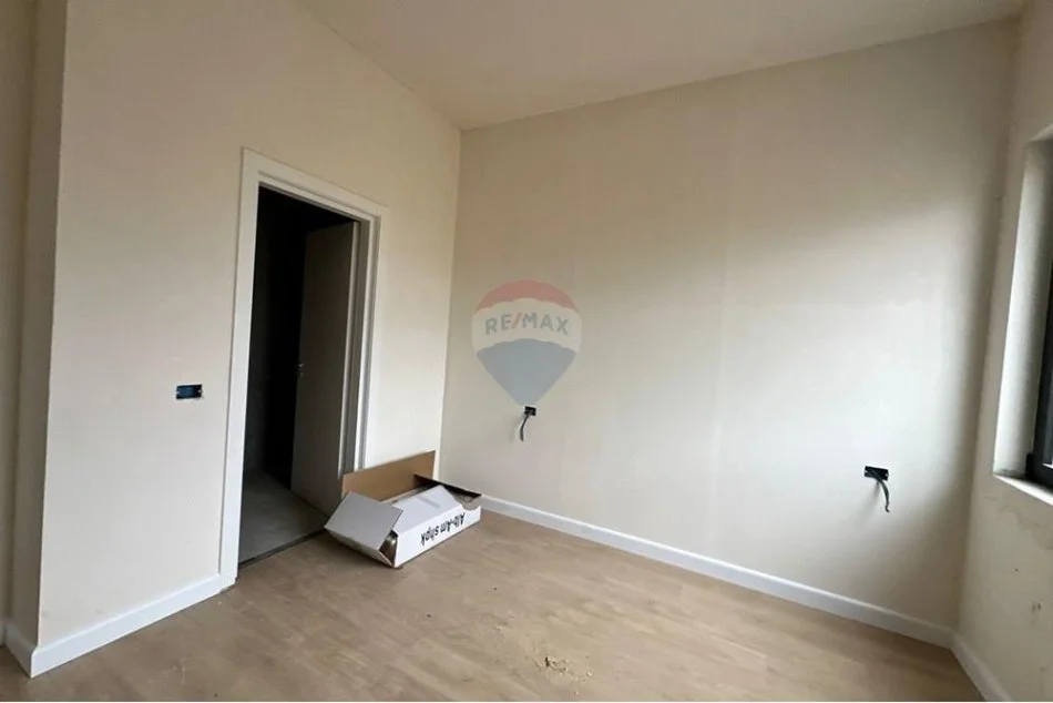 Tirane, jepet me qera zyre , 110 m² 1.100 € (Vasil Shanto)