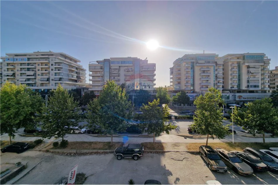 Vlore, shitet apartament 3+1+Ballkon Kati 2, 301 m² 286.425 € (Transballkanike - Rruga Gjergj Kastrioti, Vlorë)