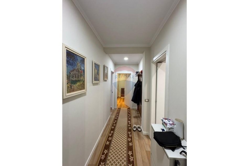 Tirane, jepet me qera apartament 3+1 , 86 m² 900 € (Shkolla e Kuqe)