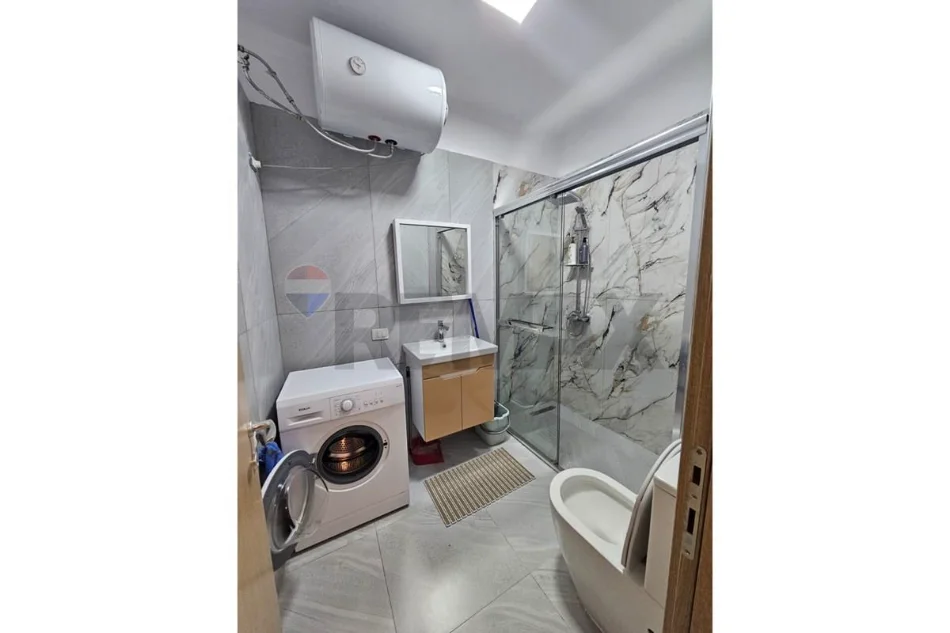 Vlore - Lungomare, jepet me qera apartament 1+1 Kati 3, 65 m² (Rruga Reshat Osmani, Vlore)