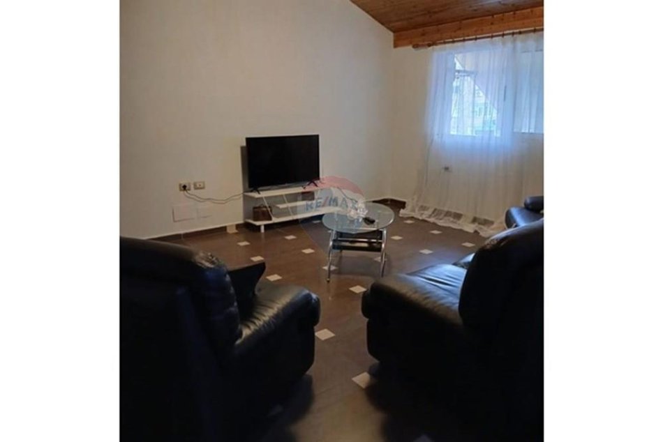Tirane, jepet me qera apartament 2+1 , 1.200 m² 700 € 