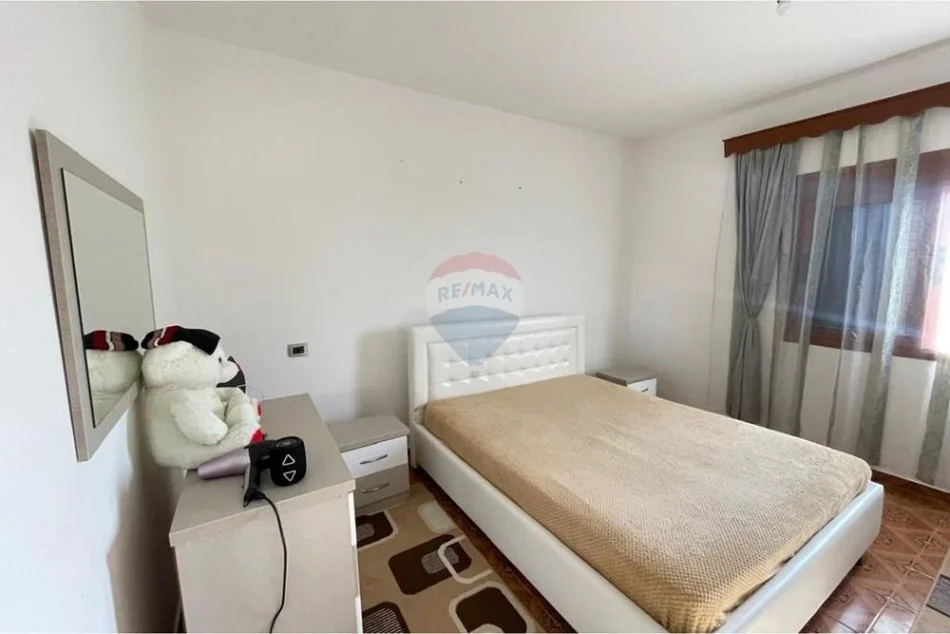 Vlore, shitet shtepi 2+1 Kati 1, 490 m² 120.000 € (Rruga Ali Demi, pranë Spitalit, Vlorë)