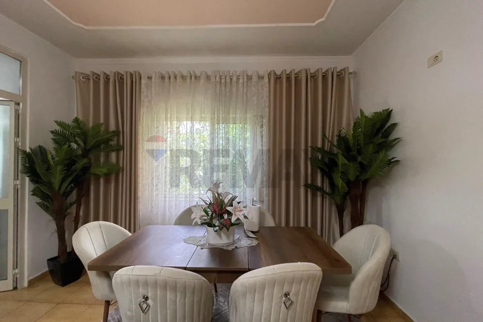 Tirane, jepet me qera 2+1 , 98 m² 1.000 € 