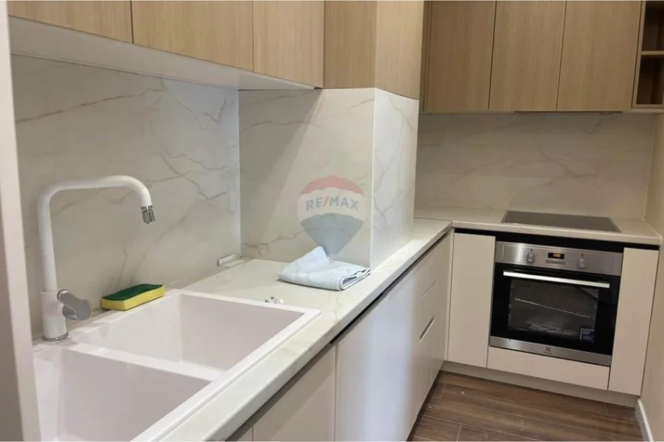 Tirane, jepet me qera apartament 1+1+Ballkon , 70 m² 600 € (Rezidenca Aura)