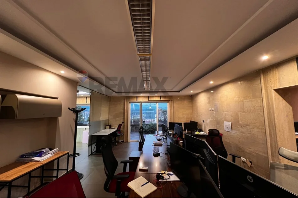 Tirane, jepet me qera zyre , 350 m² 3.500 € (Komuna e Parisit, Tiranë)