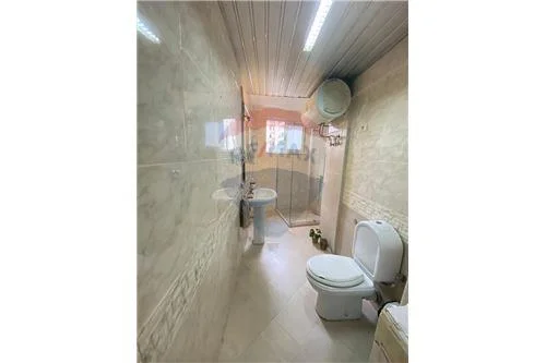 Shqiperi, jepet me qera apartament 1+1 , 60 m² 500 € (Rruga Barrikadave - Qendër)