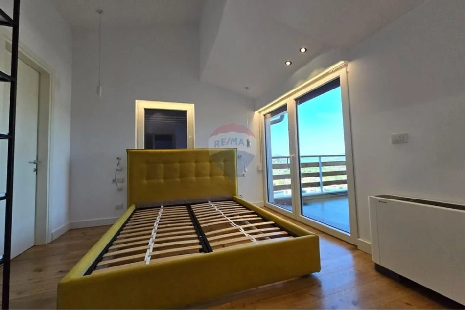 Tirane, jepet me qera Vile 3+1+Ballkon , 546 m² 3.000 € 