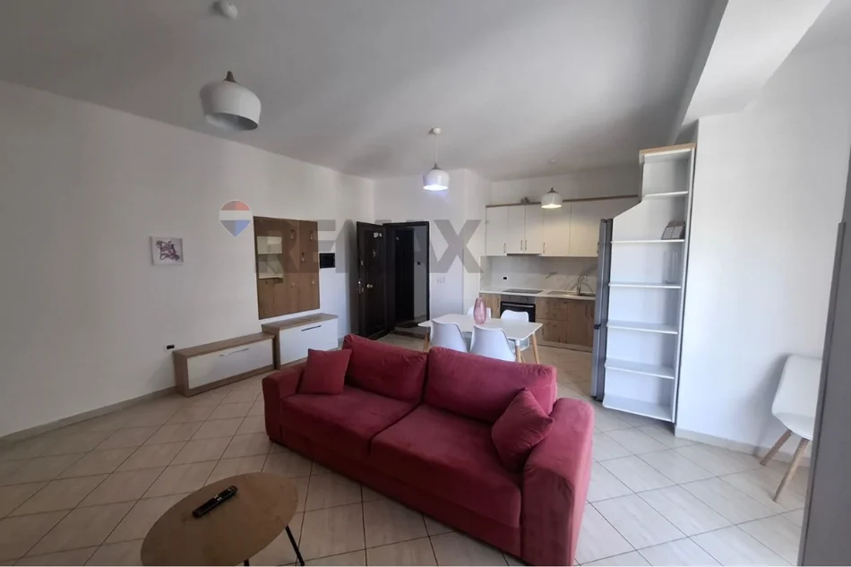 Vlore - Lungomare, jepet me qera apartament 2+1+Ballkon Kati 6, 98 m² 550 € (Rruga Cameria, Lungomare, Vlore)