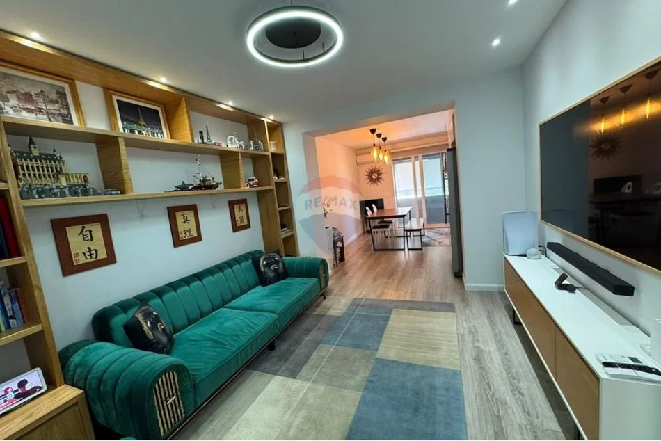 Tirane, jepet me qera apartament 2+1 Kati 3, 95 m² 1.100 € (Blloku)
