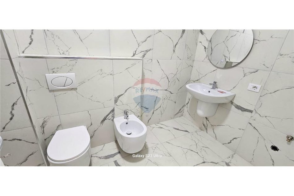 Tirane, jepet me qera apartament 2+1 Kati 4, 104 m² 650 € (Kompleksi Oasis)