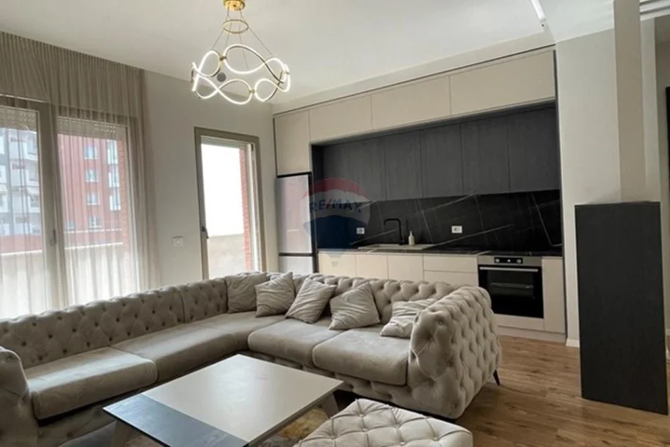 Tirane, jepet me qera apartament 1+1+Ballkon Kati 3, 74 m² 800 € (Kompleksi Delijorgji)