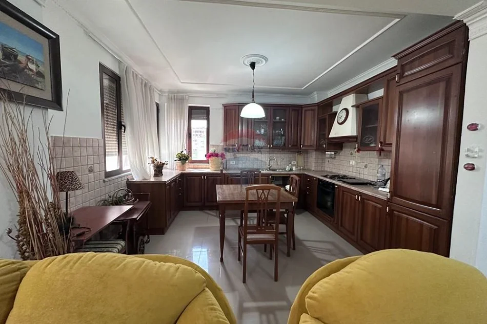 Tirane, jepet me qera apartament Kati 7, 110 m² 1.040 € 