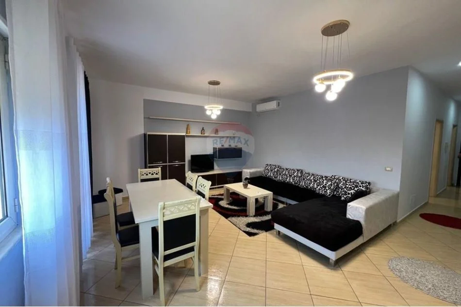 Tirane, jepet me qera apartament 2+1+Ballkon , 115 m² 750 € 