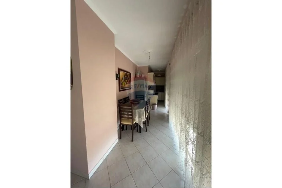 Tirane, jepet me qera apartament 2+1+Ballkon , 104 m² 550 € 