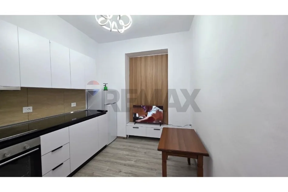 Vlore, jepet me qera apartament 1+1 Kati 0, 65 m² 300 € (Tek Gjyqi Vjeter, Vlore)