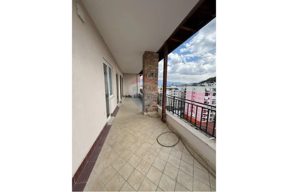 Tirane, jepet me qera apartament 2+1 , 127 m² 350 € 