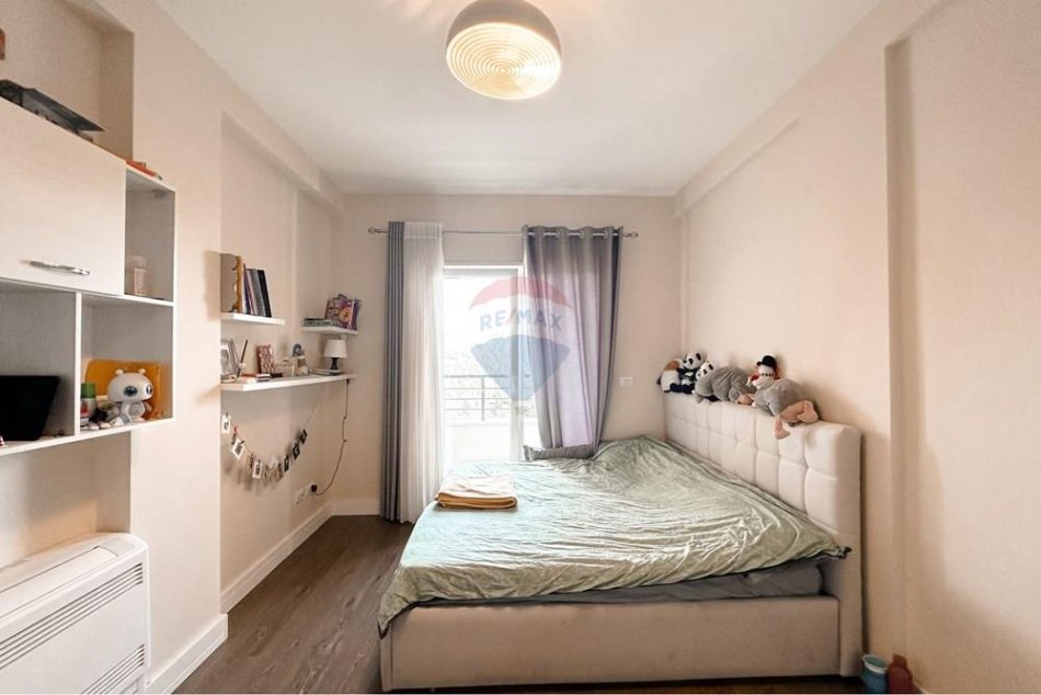 Tirane, jepet me qera Vile 3+1 , 390 m² 2.201 € 