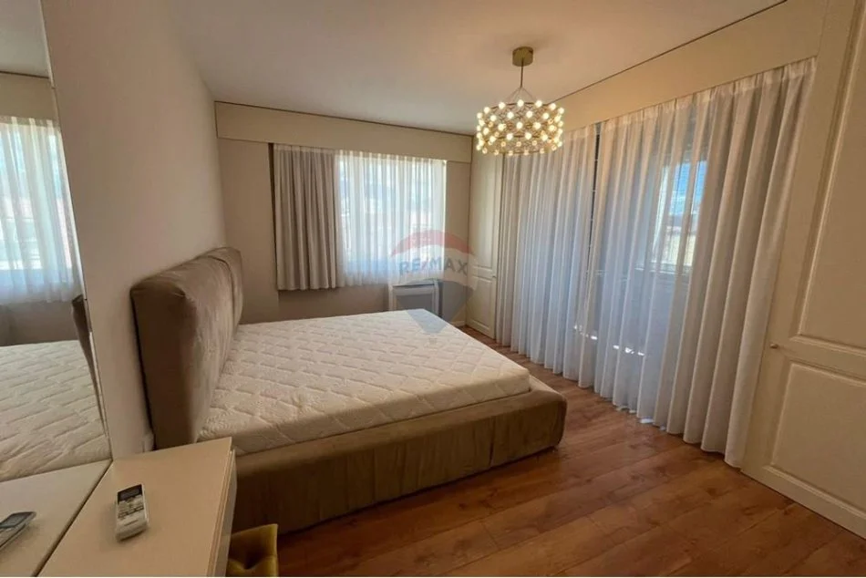 Tirane, jepet me qera apartament 2+1+Ballkon , 115 m² 1.000 € (21 Dhjetori)