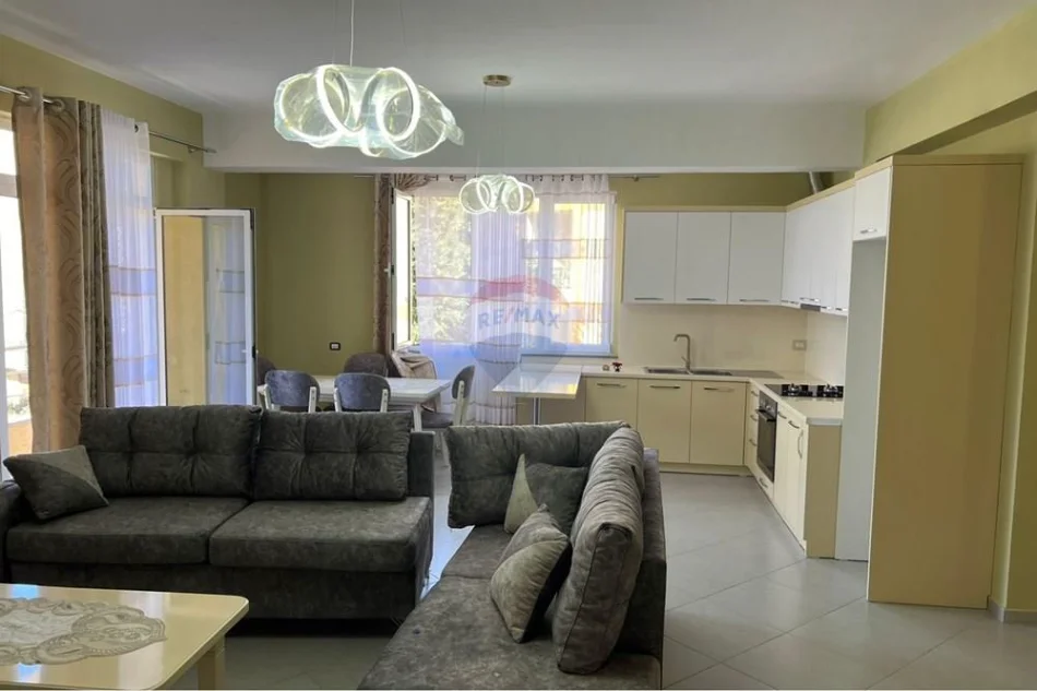 Tirane, jepet me qera apartament 2+1 Kati 2, 100 m² 600 € 