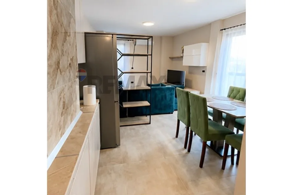 Qsut, Apartament 1+1 per Qira - 55000 lek