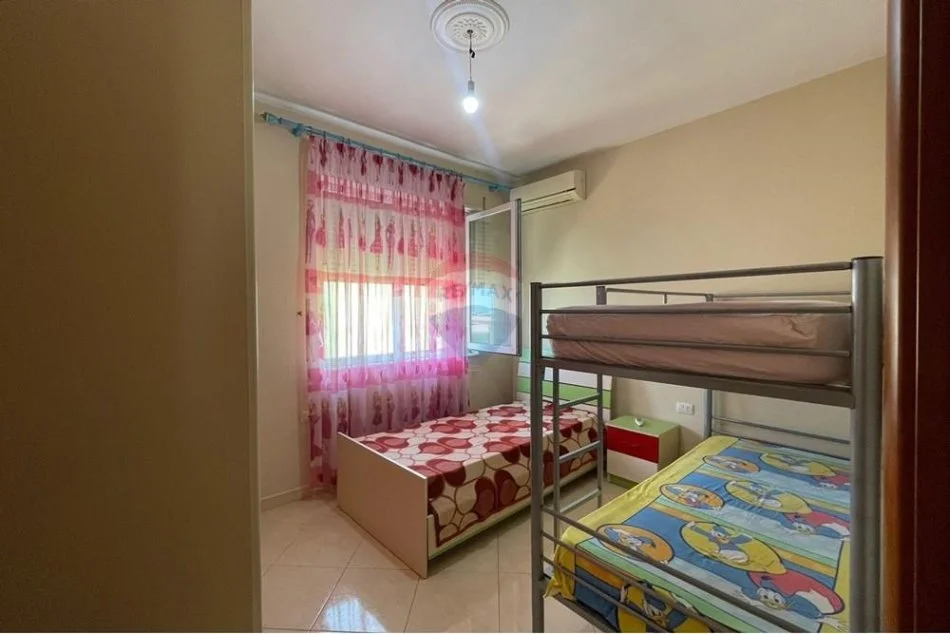 Tirane, jepet me qera apartament 2+1+Aneks+Ballkon , 115 m² 550 € 