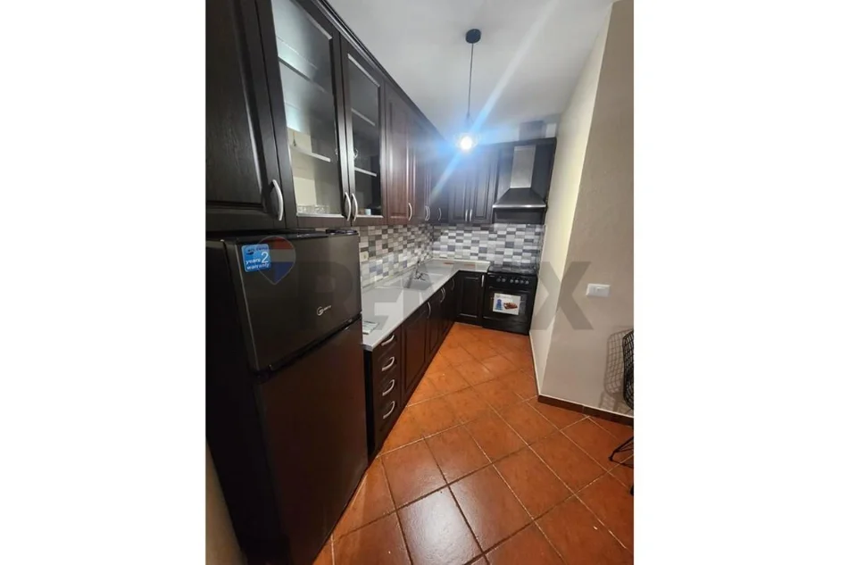 Tirane, jepet me qera 1+1 , 450 € 