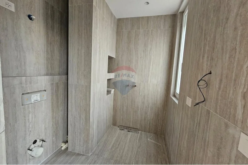 shitet apartament 2+1+Aneks+Ballkon , 143 m² 340.000 € (Ish Tregu Elektrik, Tiranë)