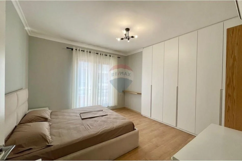 Tirane, jepet me qera apartament 2+1+Ballkon Kati 6, 110 m² 1.100 € (Kompleksi Delijorgji)