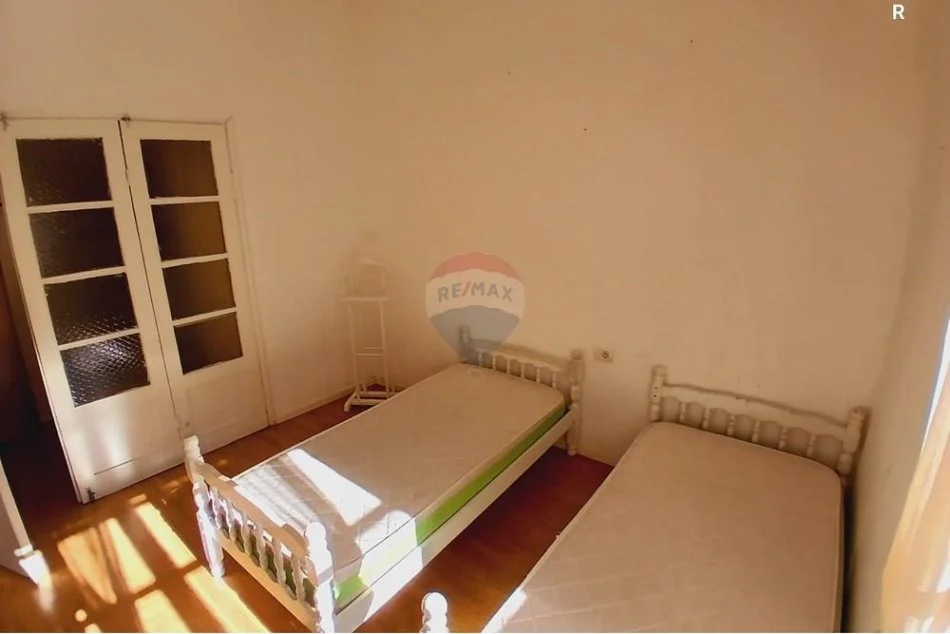 Tirane, jepet me qera apartament 2+1 , 80 m² 600 € (bllok)