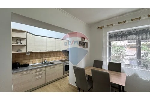 Tirane, jepet me qera apartament 1+1 Kati 2, 60 m² 600 € (Rr. Myslym Shyri)